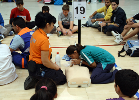 Los escolares han aprendido nociones de primeros auxilios. Foto: Alejandro Felices.
